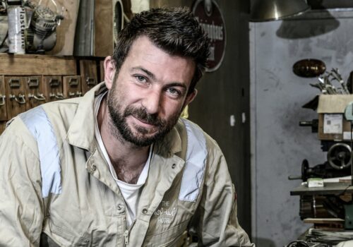 Antoine Dufilho dans son atelier où il créé ses sculptures.
