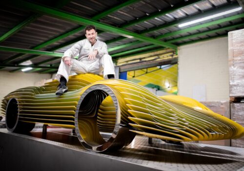 Antoine Dufilho sur l'une de ses œuvres monumentales.